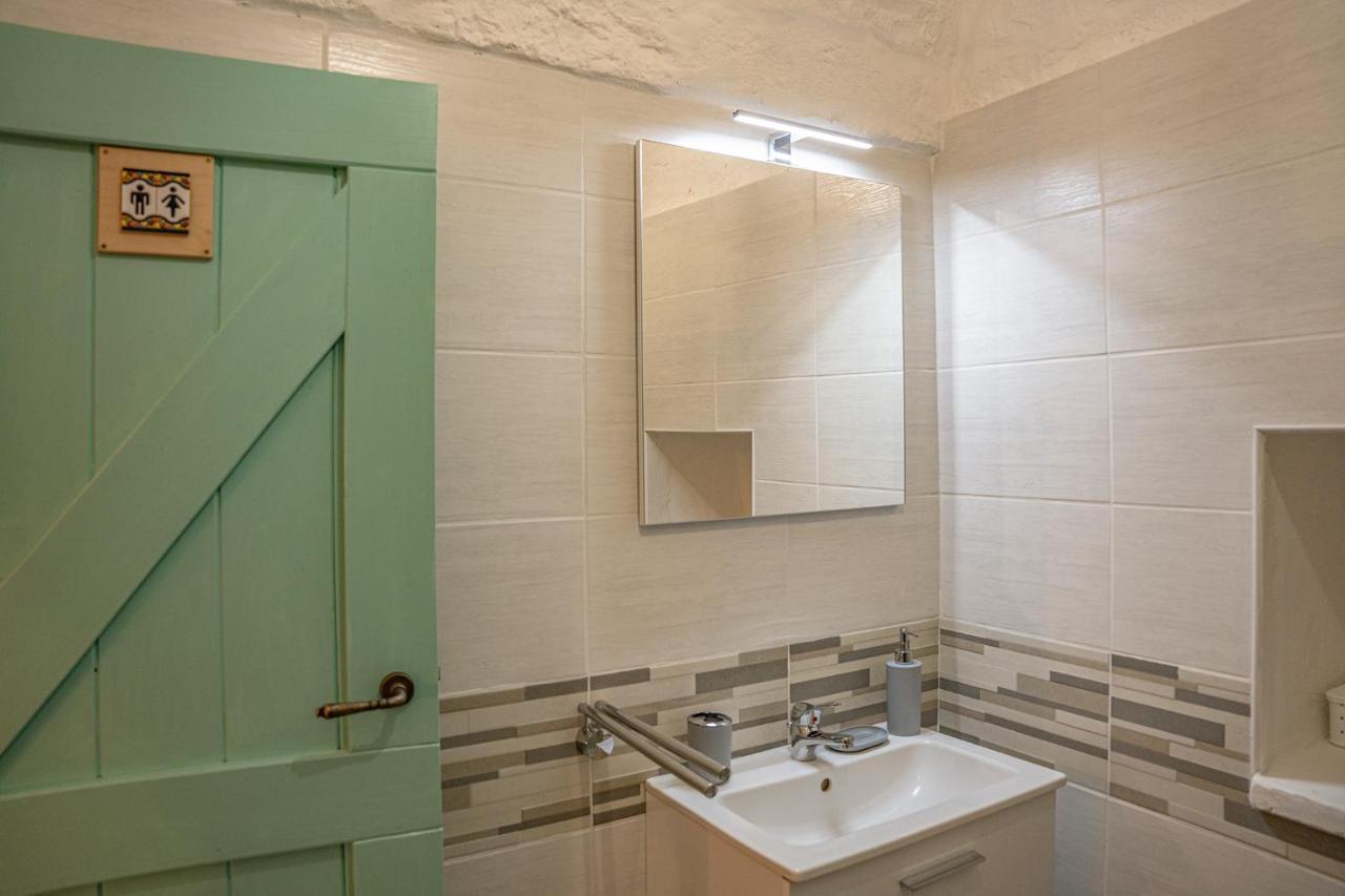 Casa Vacanze “House On The Left” Ceglie Messapica Exterior photo